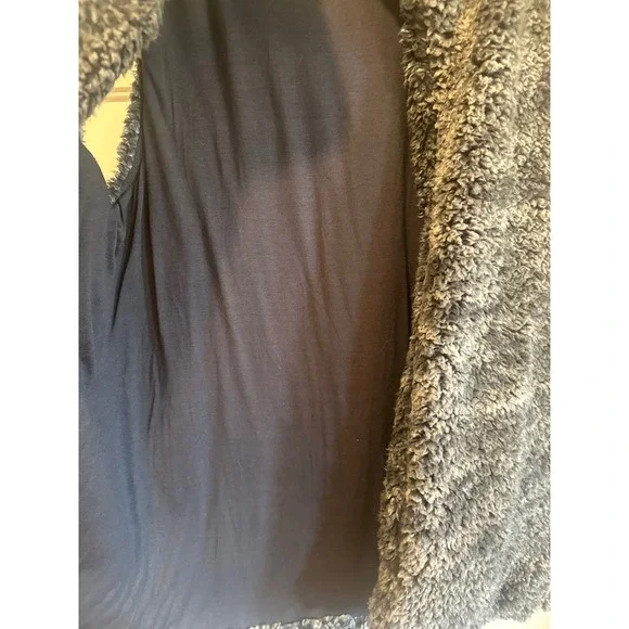 Altard State Womens Gray Faux Fur Sleeveless Vest Size L Layering - Picture 4 of 5